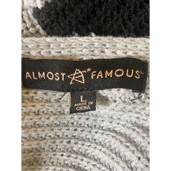 Juniors' Almost Famous Long Sleeve Double V Twisted Back Colorblock Mini Dress - Picture 6 of 6